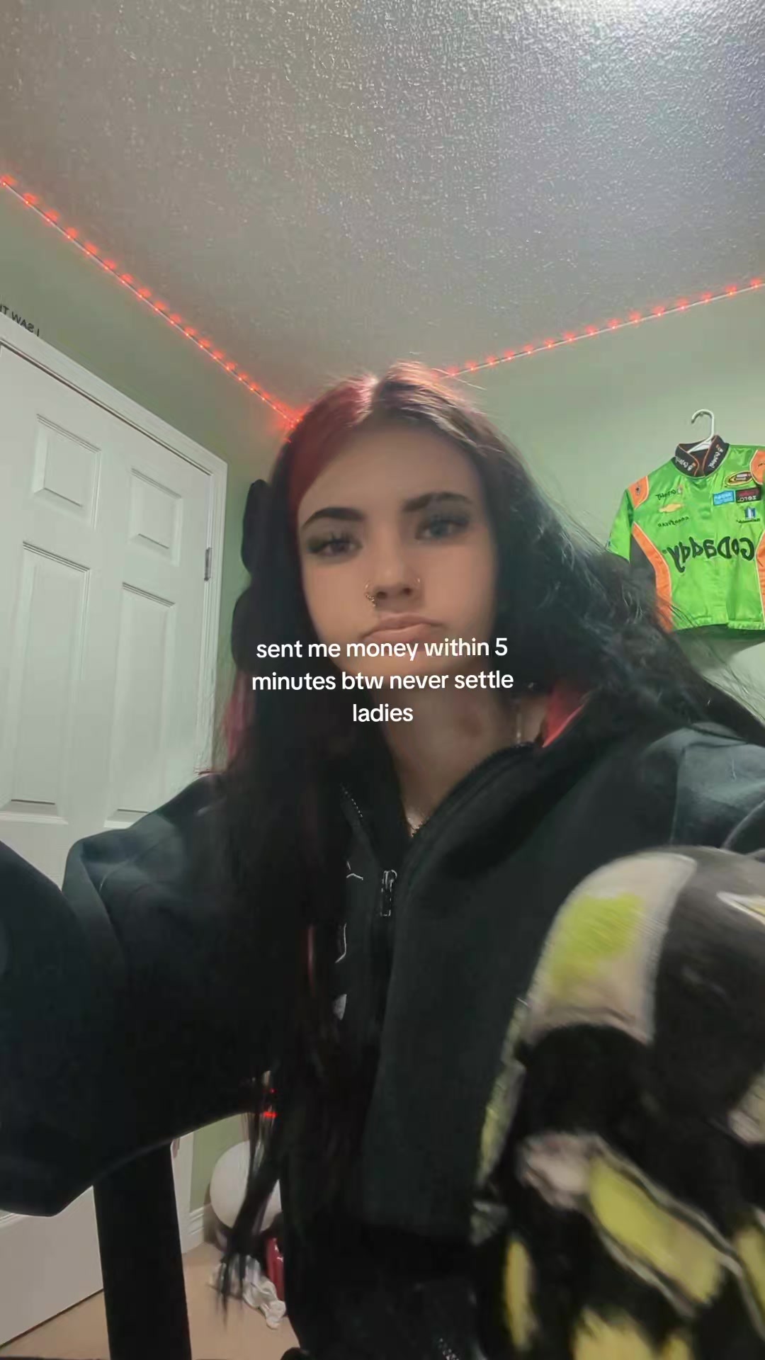 @🫥