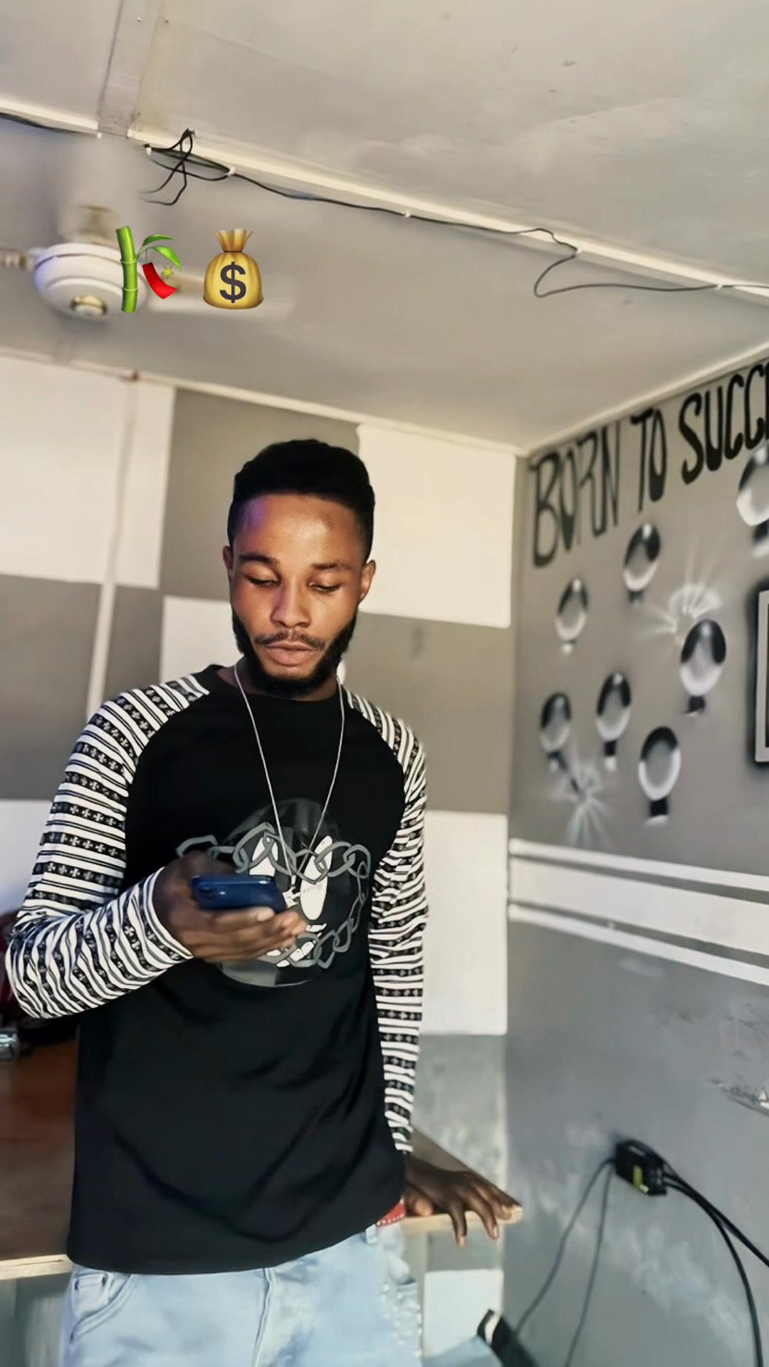 @Born to success 🎋💧