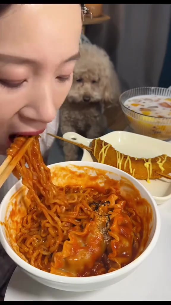 @𝐘𝐞̂𝐮 𝐭𝐡𝐢 𝐭𝐡𝐞̂̉ 𝐞𝐦🫦