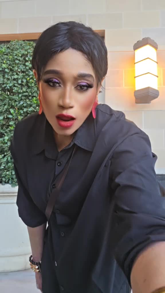@Demi