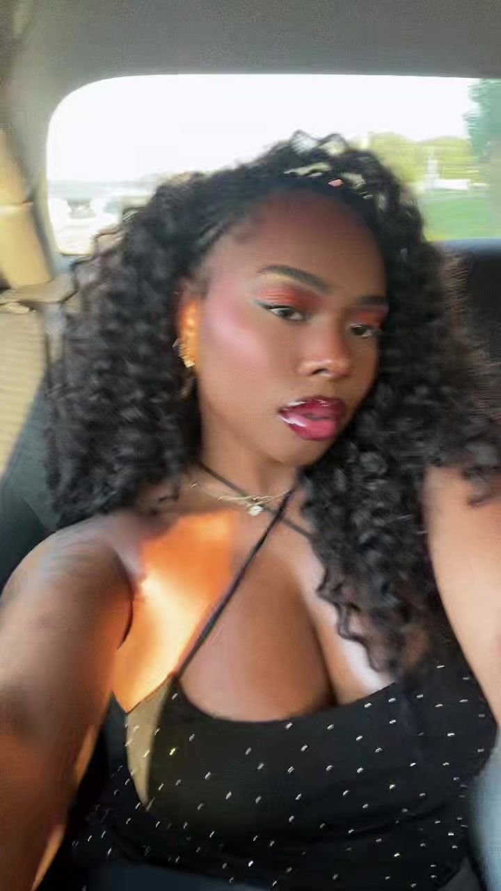 @Ammoni Khamille 🫧🌷🦋💕