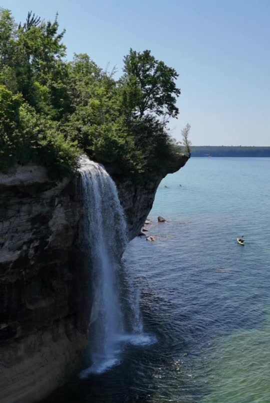 @Pictured Rocks Kayaking