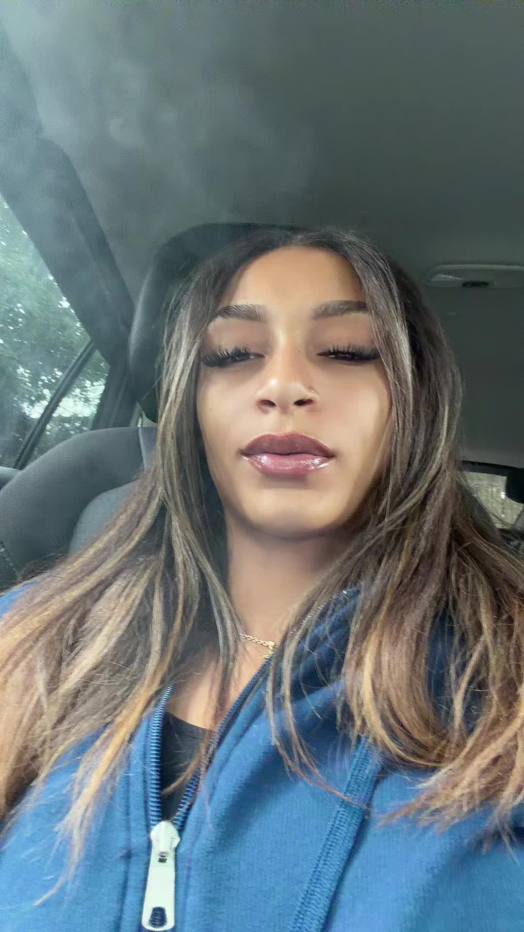 @urlocalhotweirdo