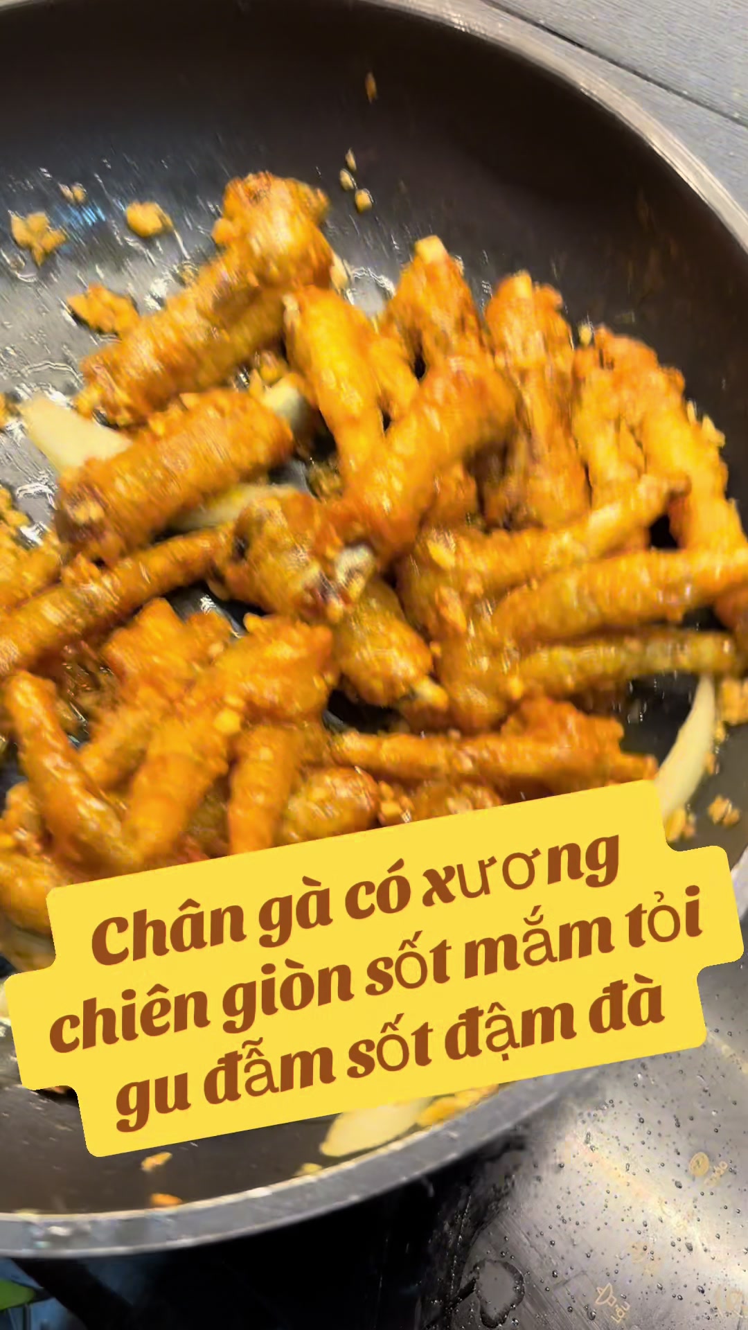 @Ch&acirc;n g&agrave; chi&ecirc;n gi&ograve;n - TULY