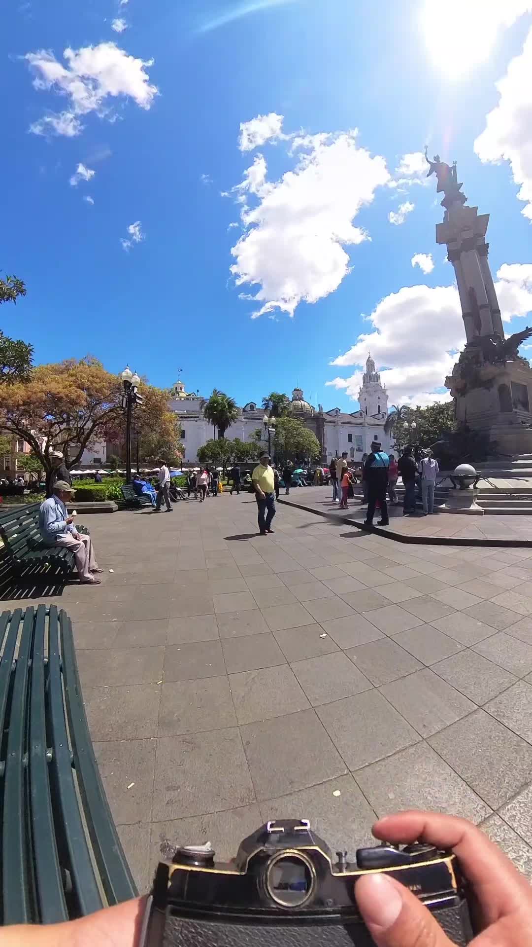 @D.León