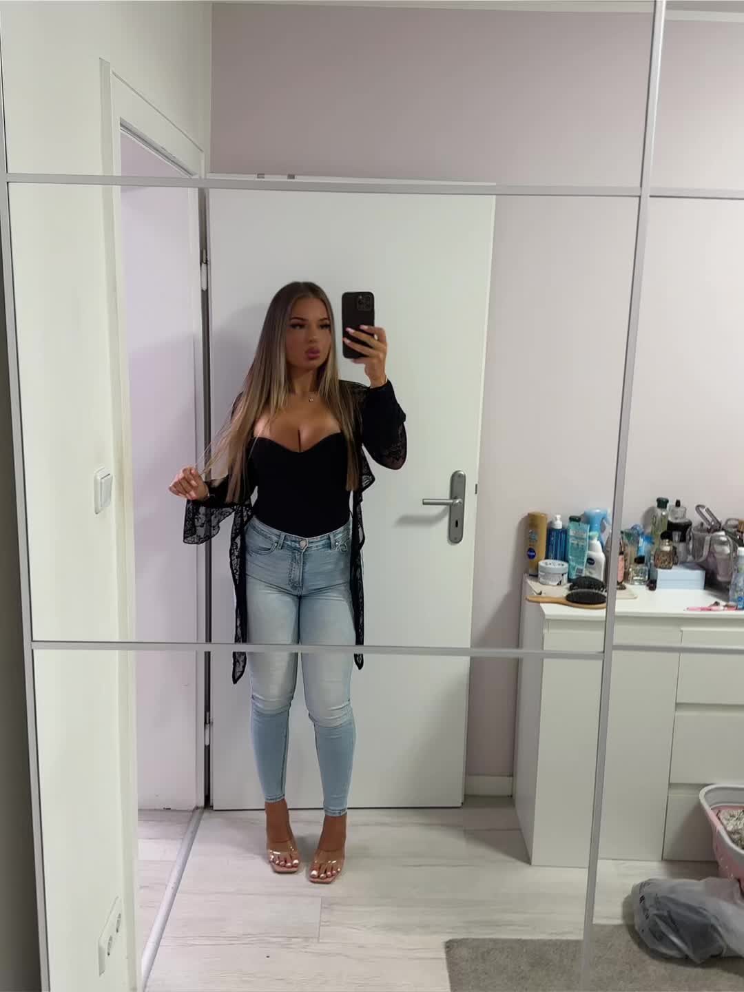 @8heliin