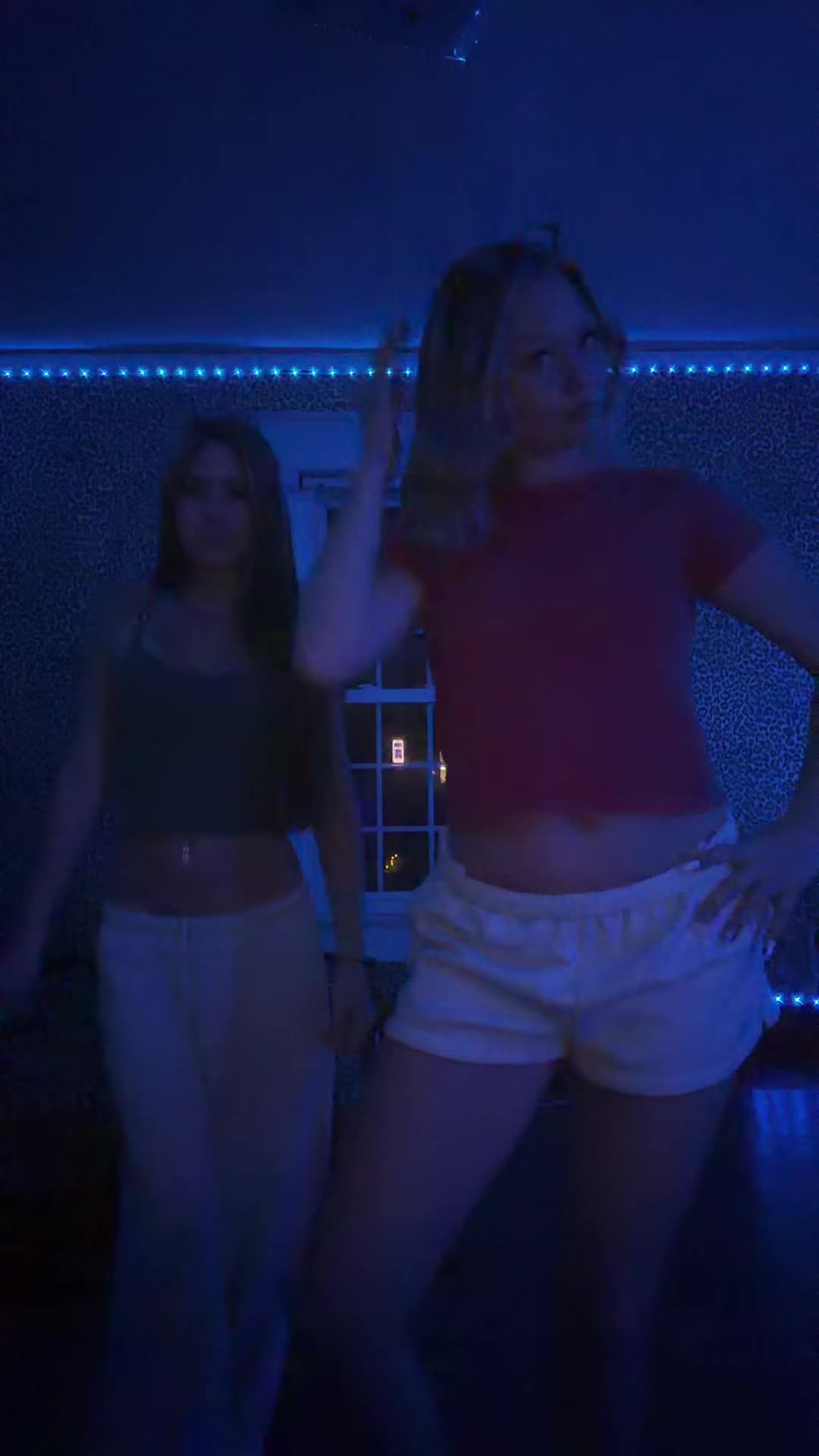 @😻