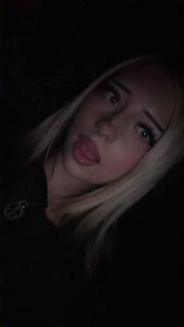 @𖣂