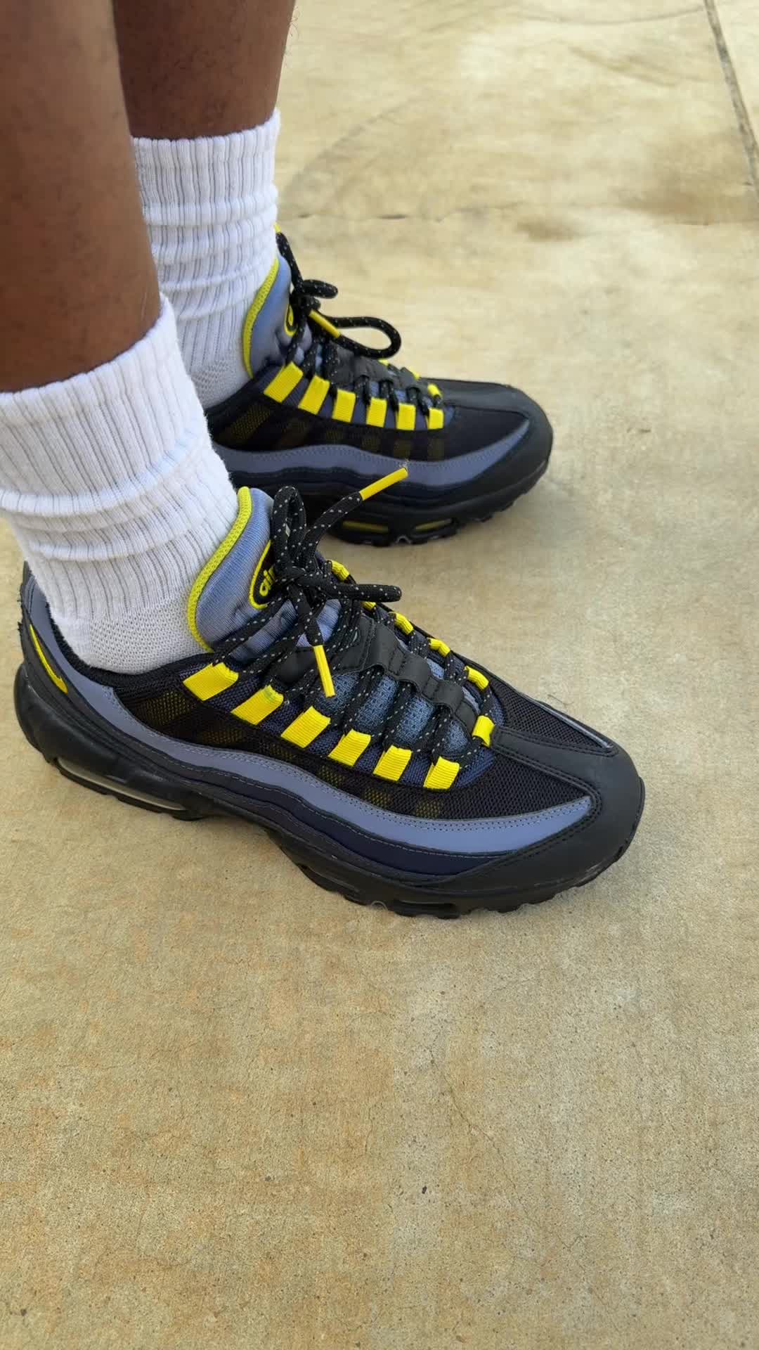 @jaymuney_lovesneakers