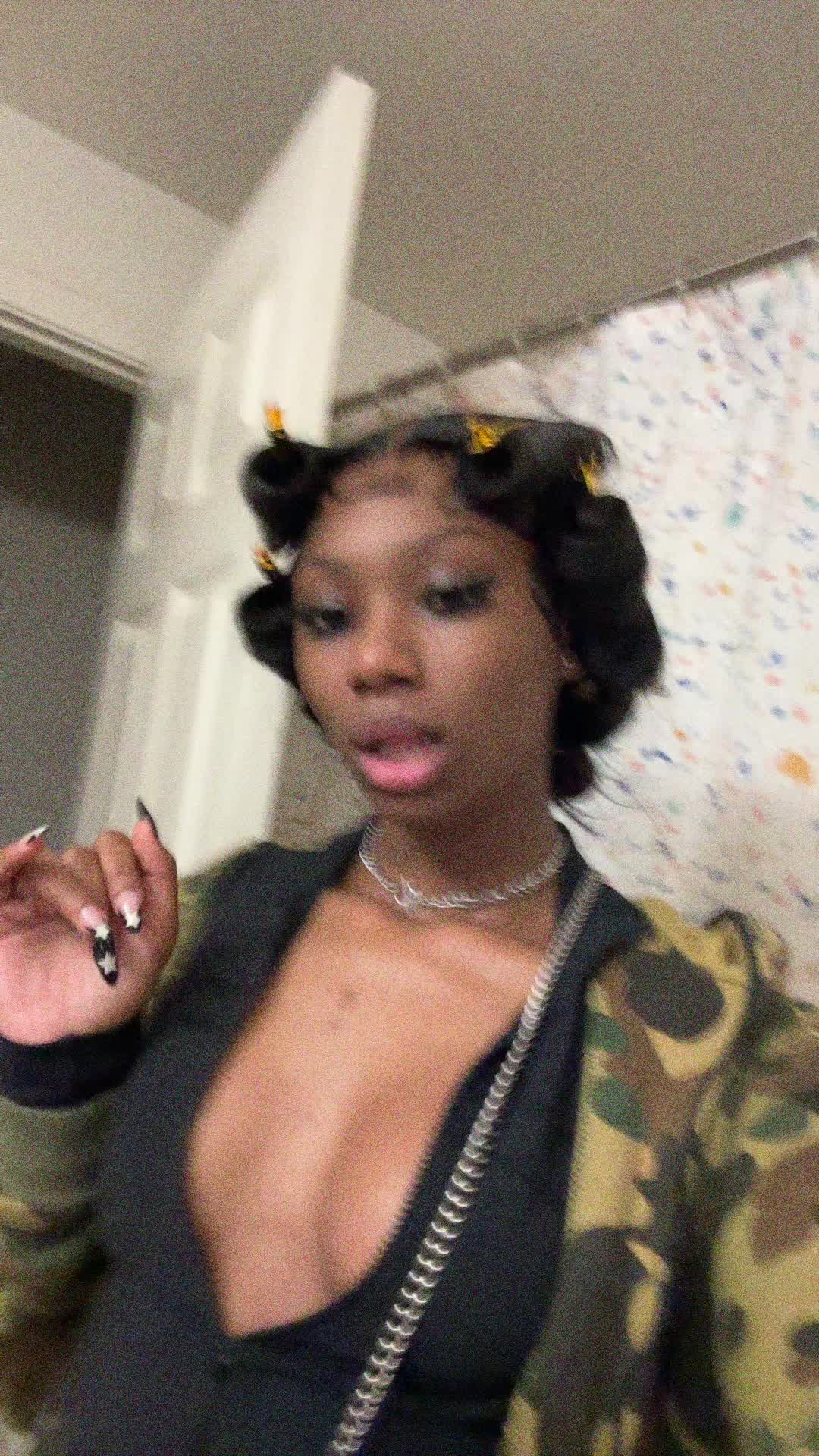 @Miss 5 Star โ