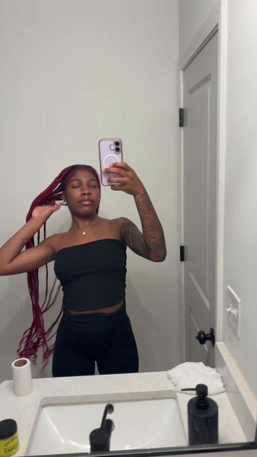 @👩🏾&zwj;❤️&zwj;💋&zwj;👩🏽