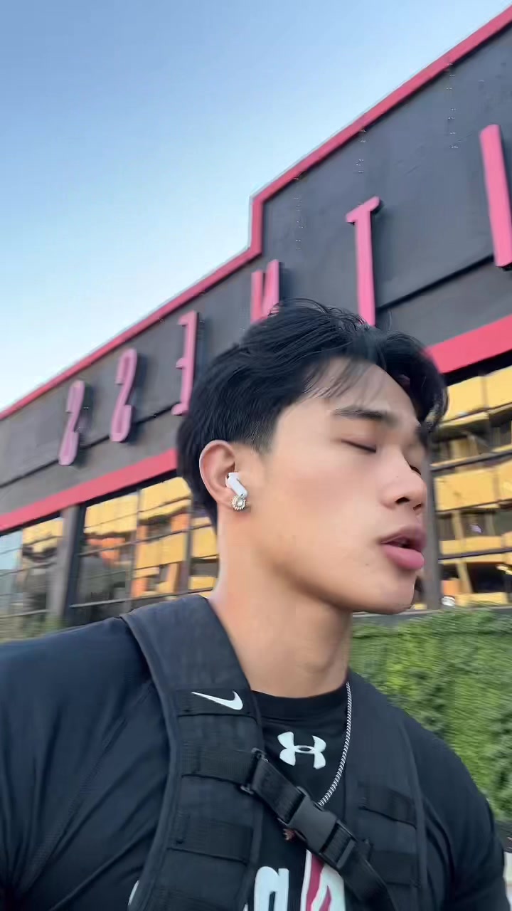 @jayNextDoor