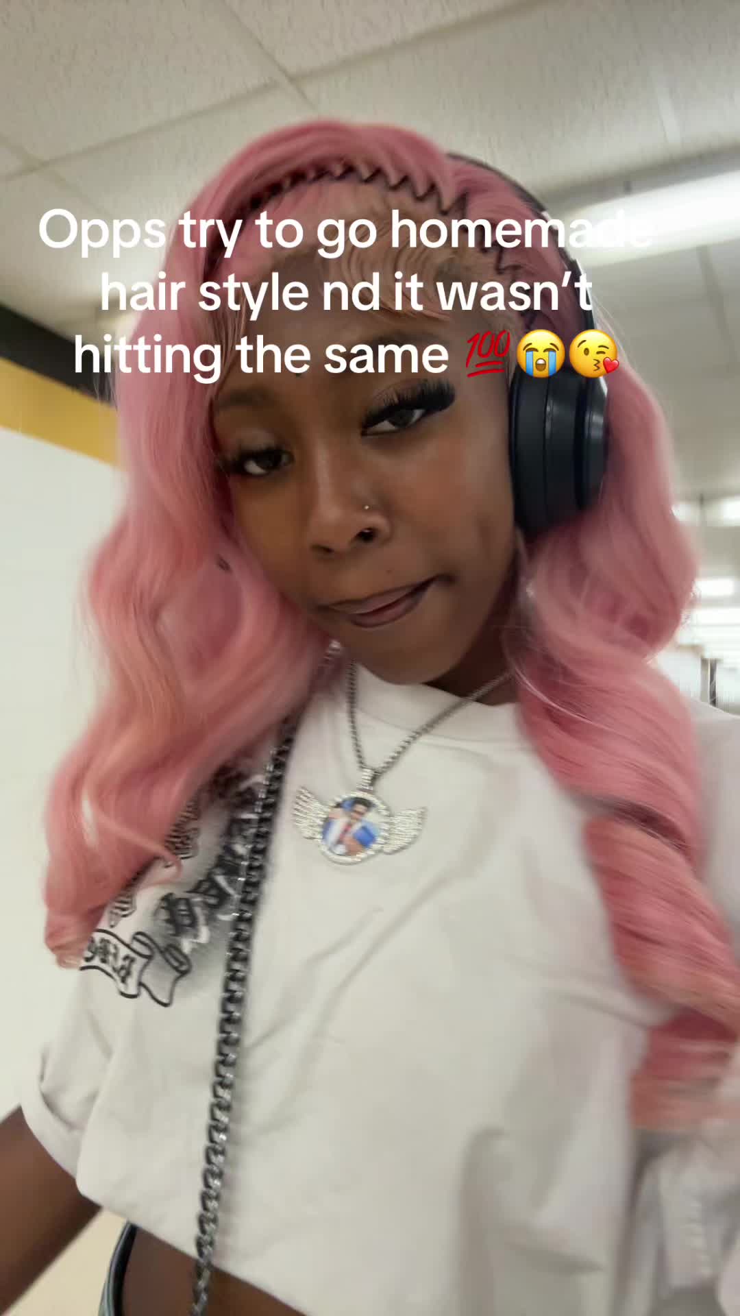 @rockoutzari_