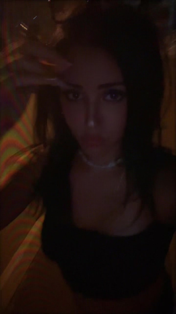 @neeveenica