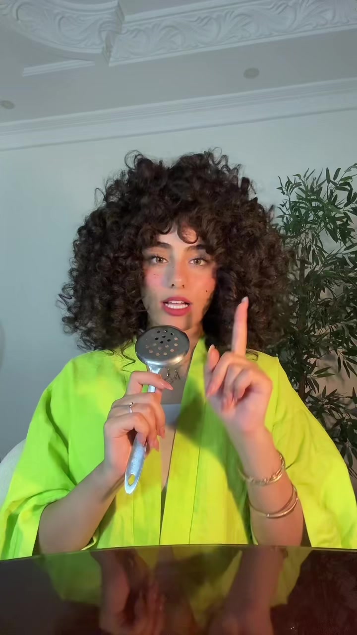 @آيمي بتتمشى