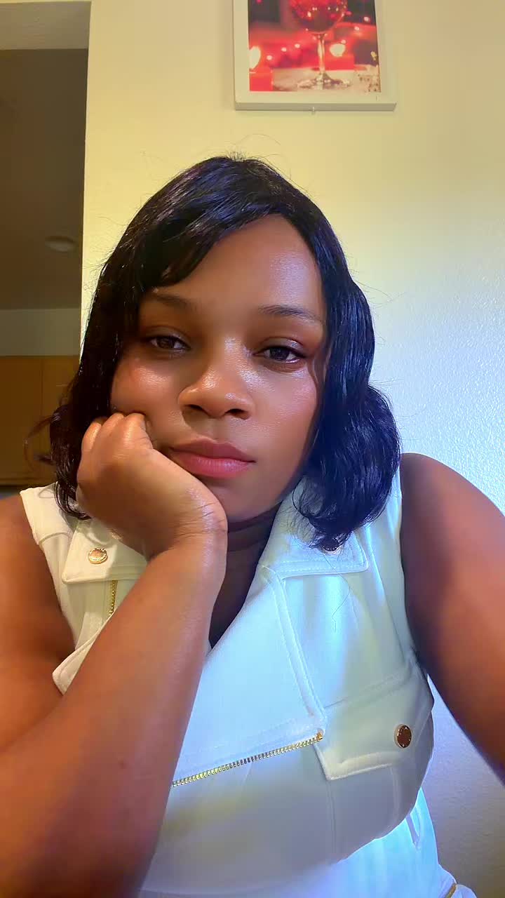 @yvelene