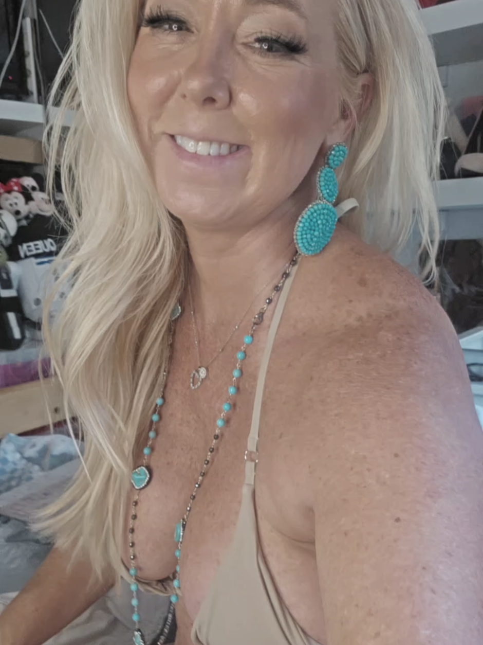 @Tonyaland12/naughtytonya12