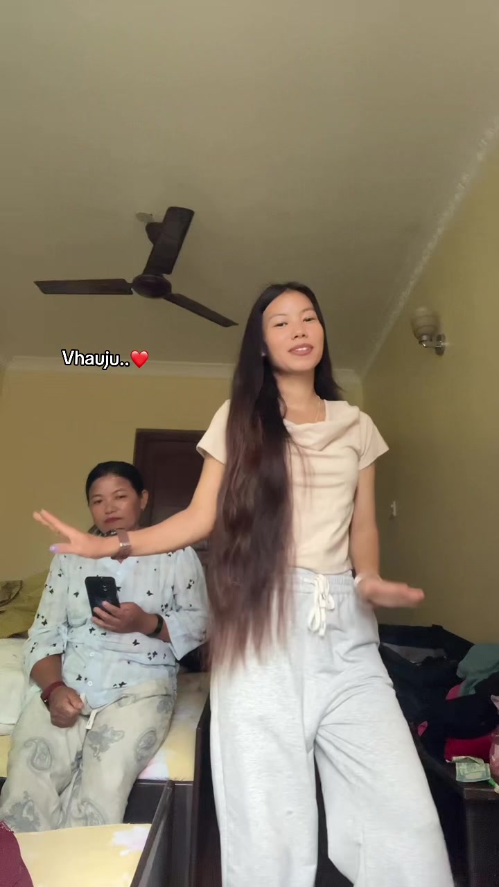 @🐷🦋