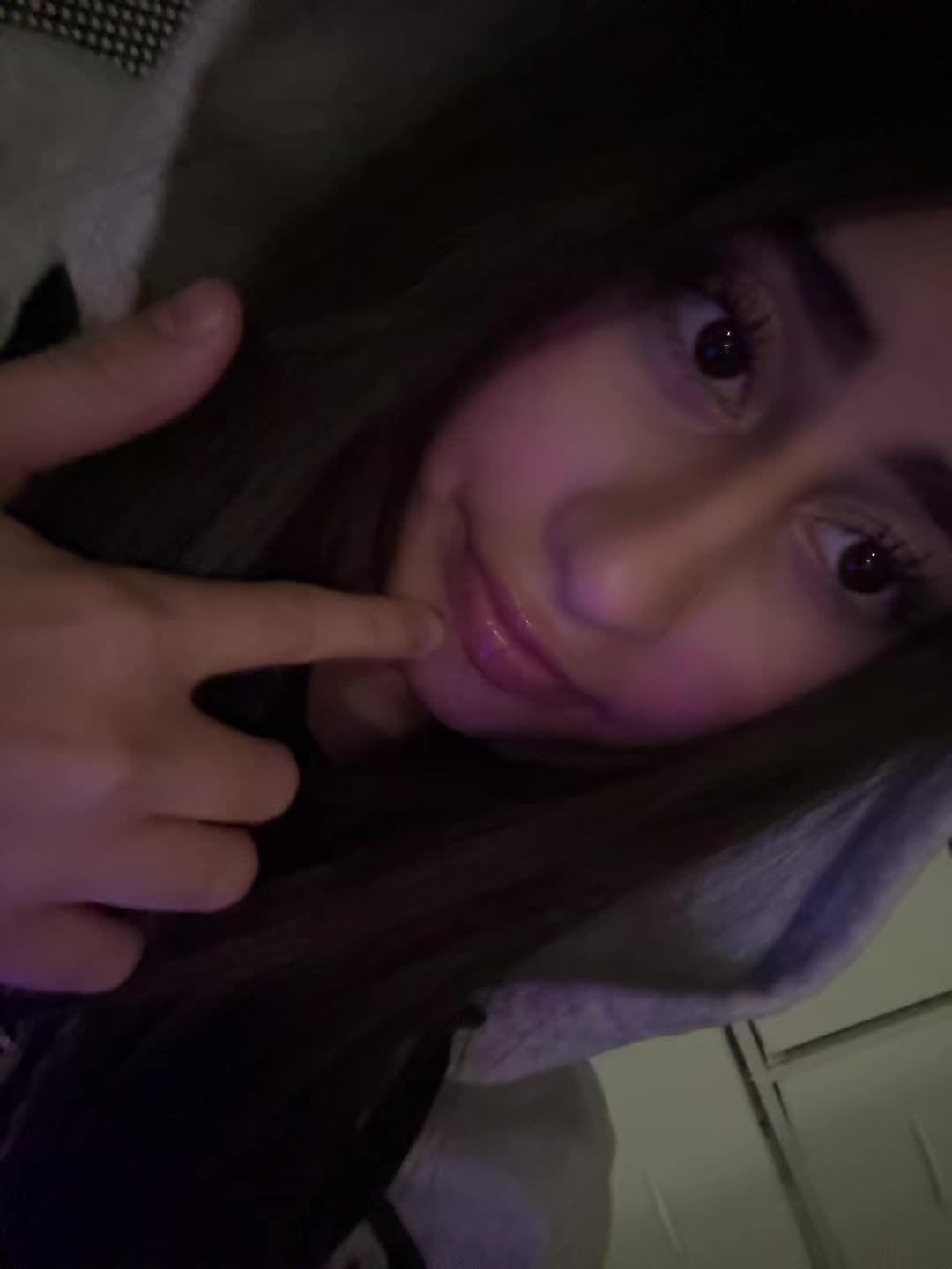 @dani_>l<
