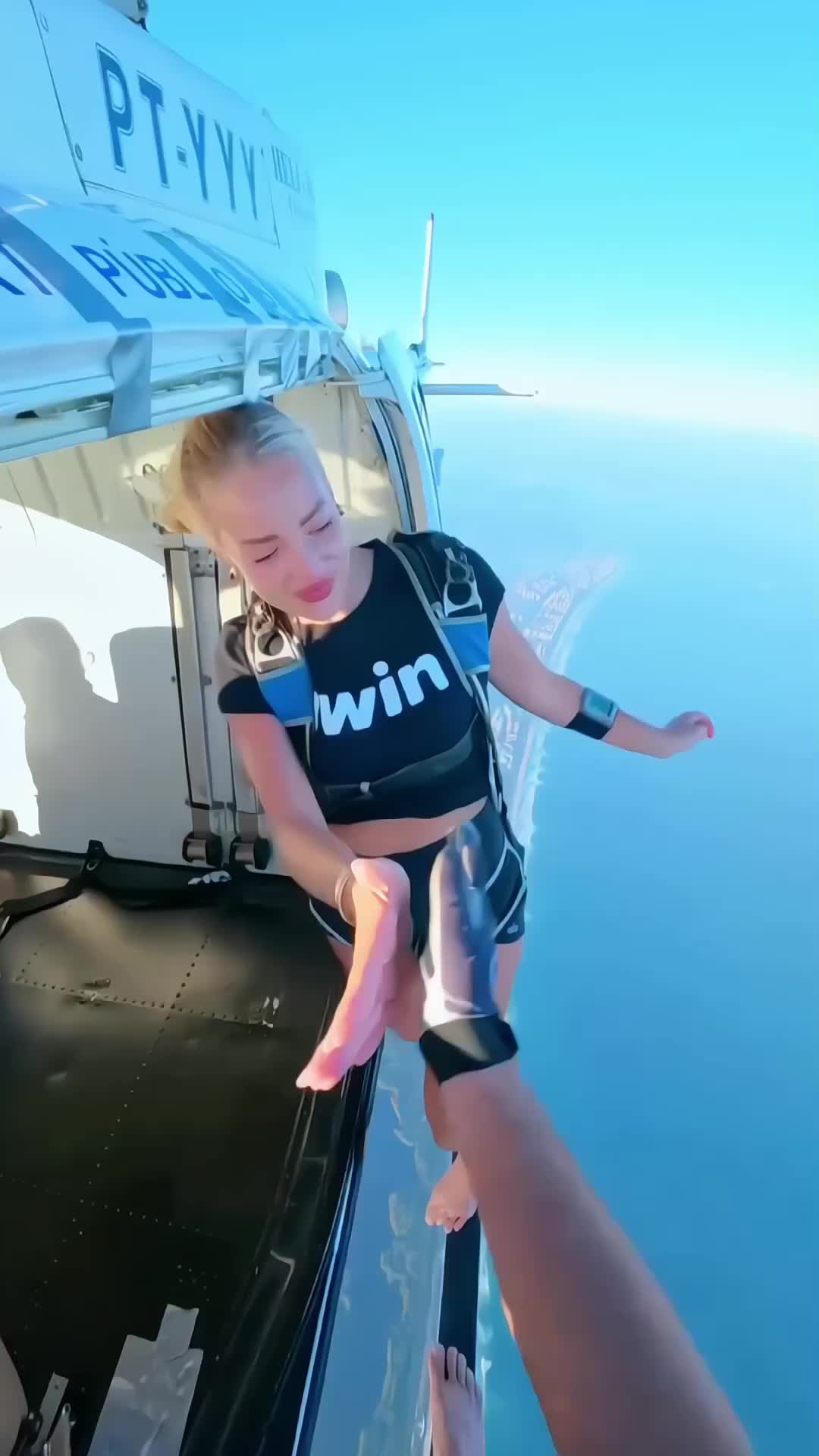 @SKY DIVING 🤿