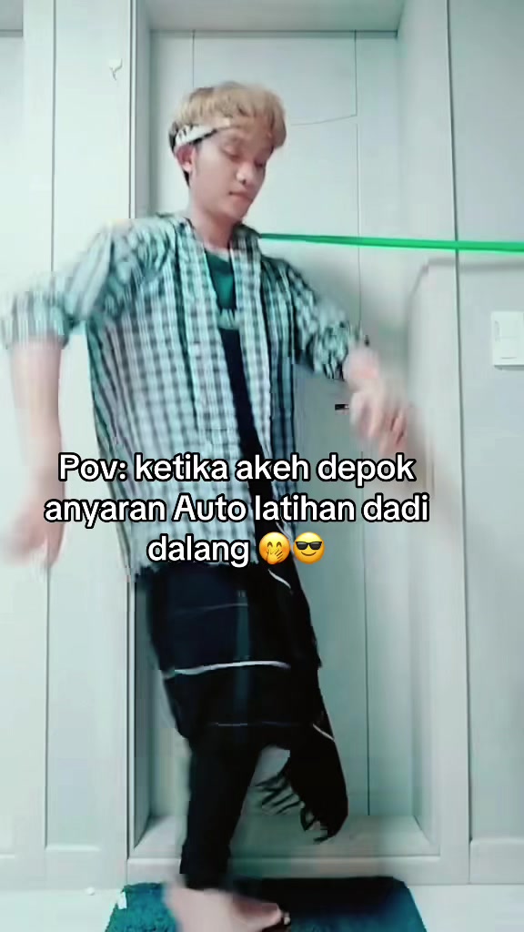 @R I Y A N