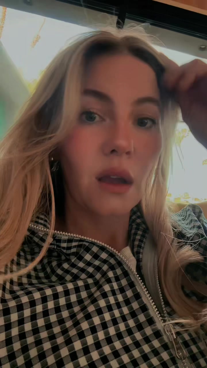 @Elisha Cuthbert