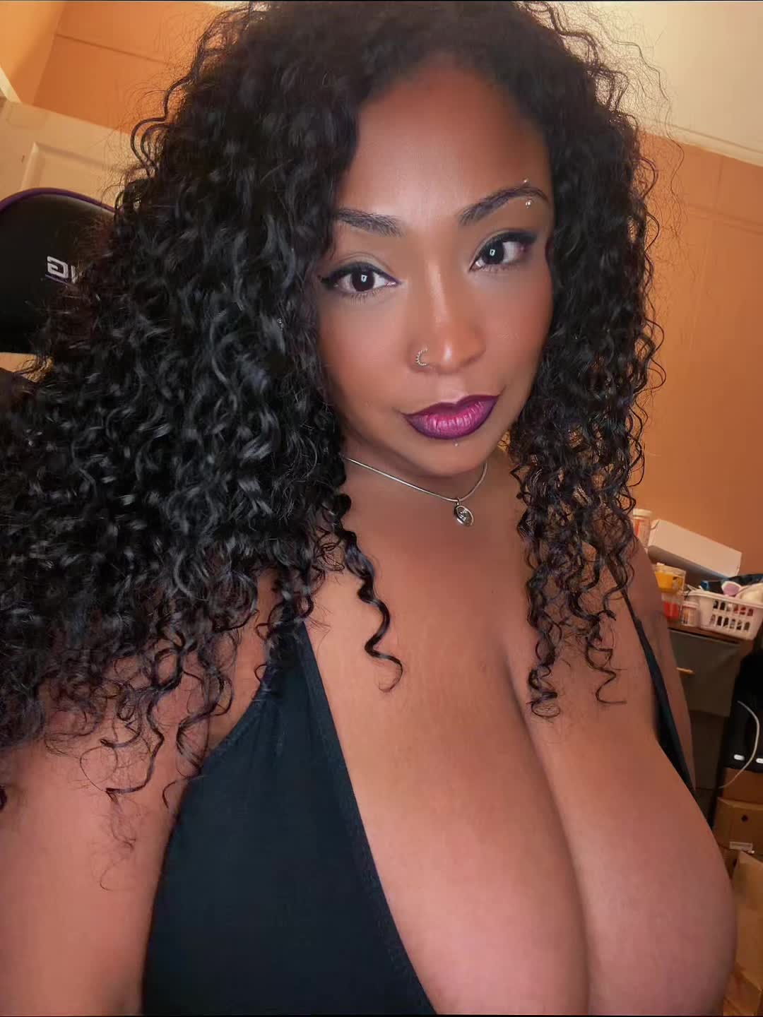 @KurvyKary