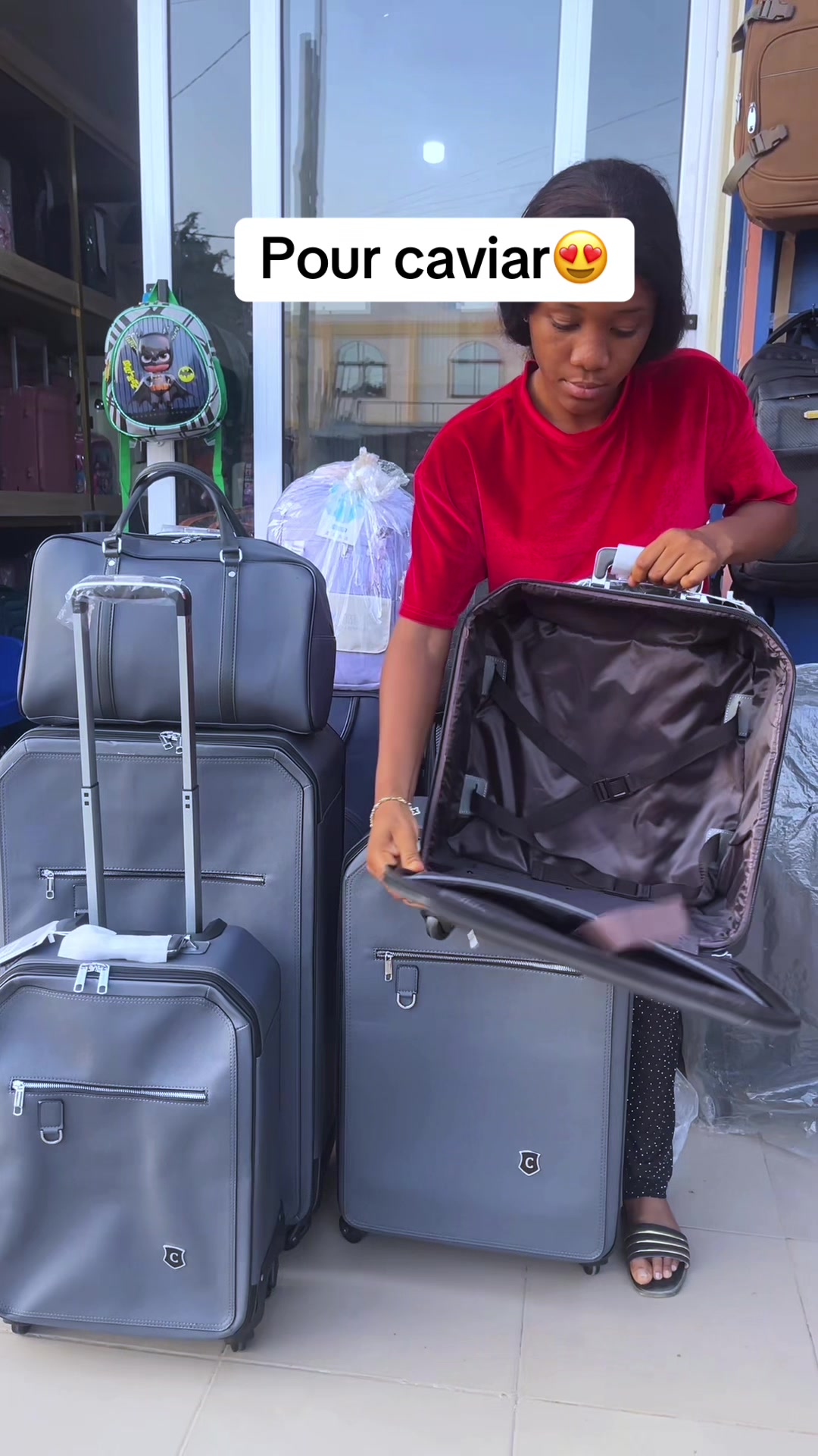 @Vendeur de valises &agrave; lom&eacute;