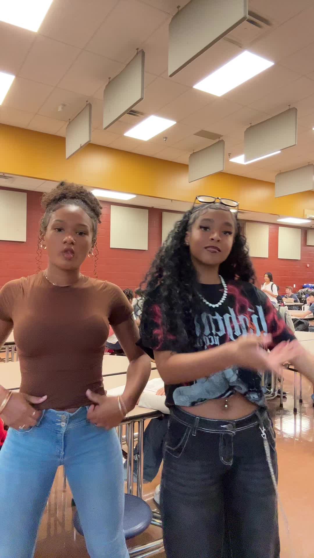 @hallui