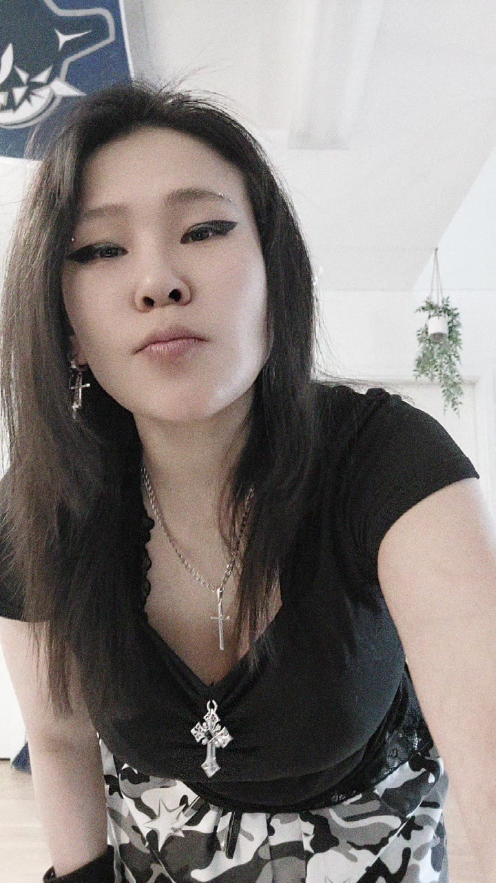 @Eyivaluq