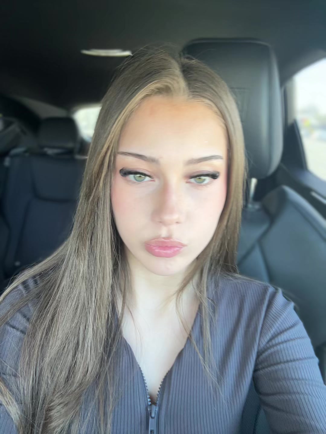 @𝒜𝓊𝓃𝓉𝒾𝑒 𝒜𝓂𝒷𝑒𝓇🌻