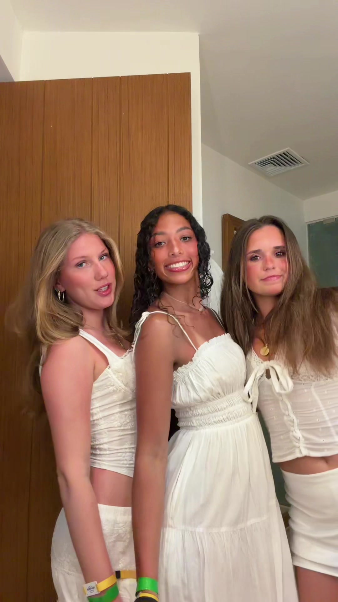 @AVA