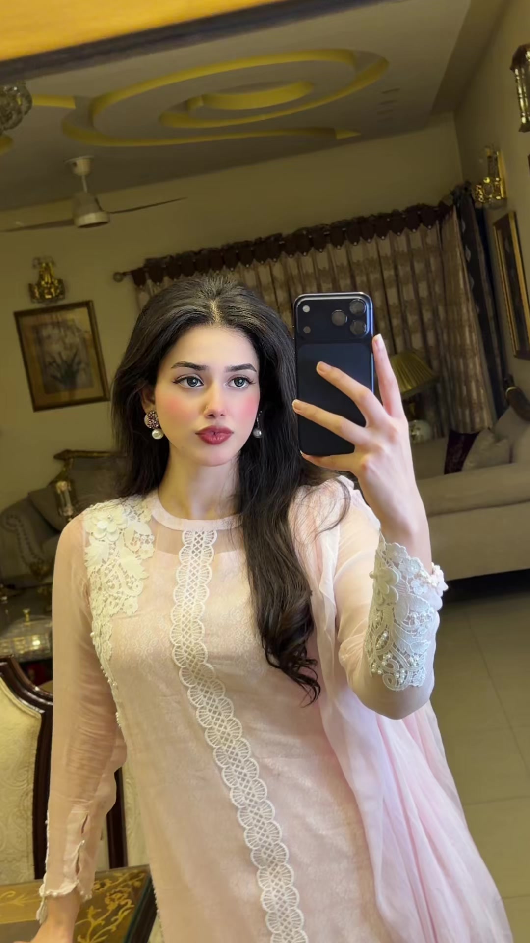 @Alina Amir