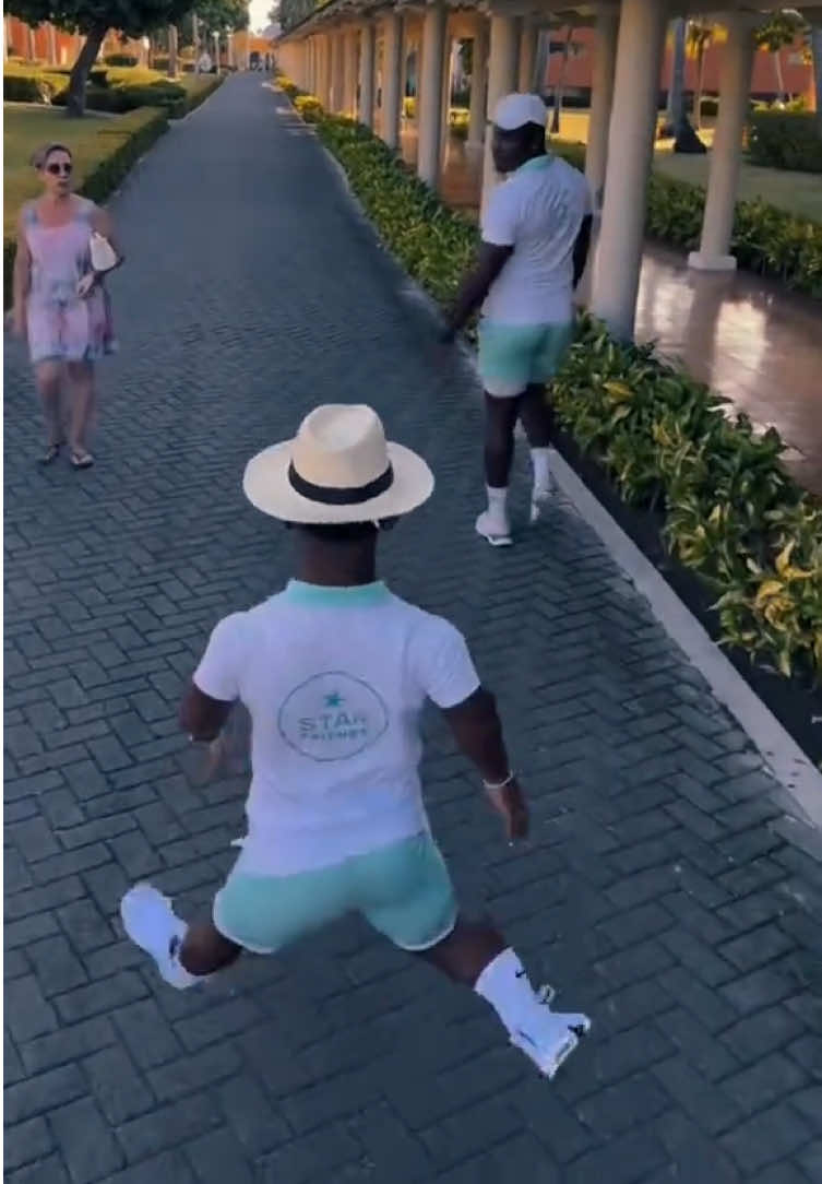 @🇬🇭𝙺𝚆𝙰𝙲𝚈☮️ᗷ O ᗩ T⛵️