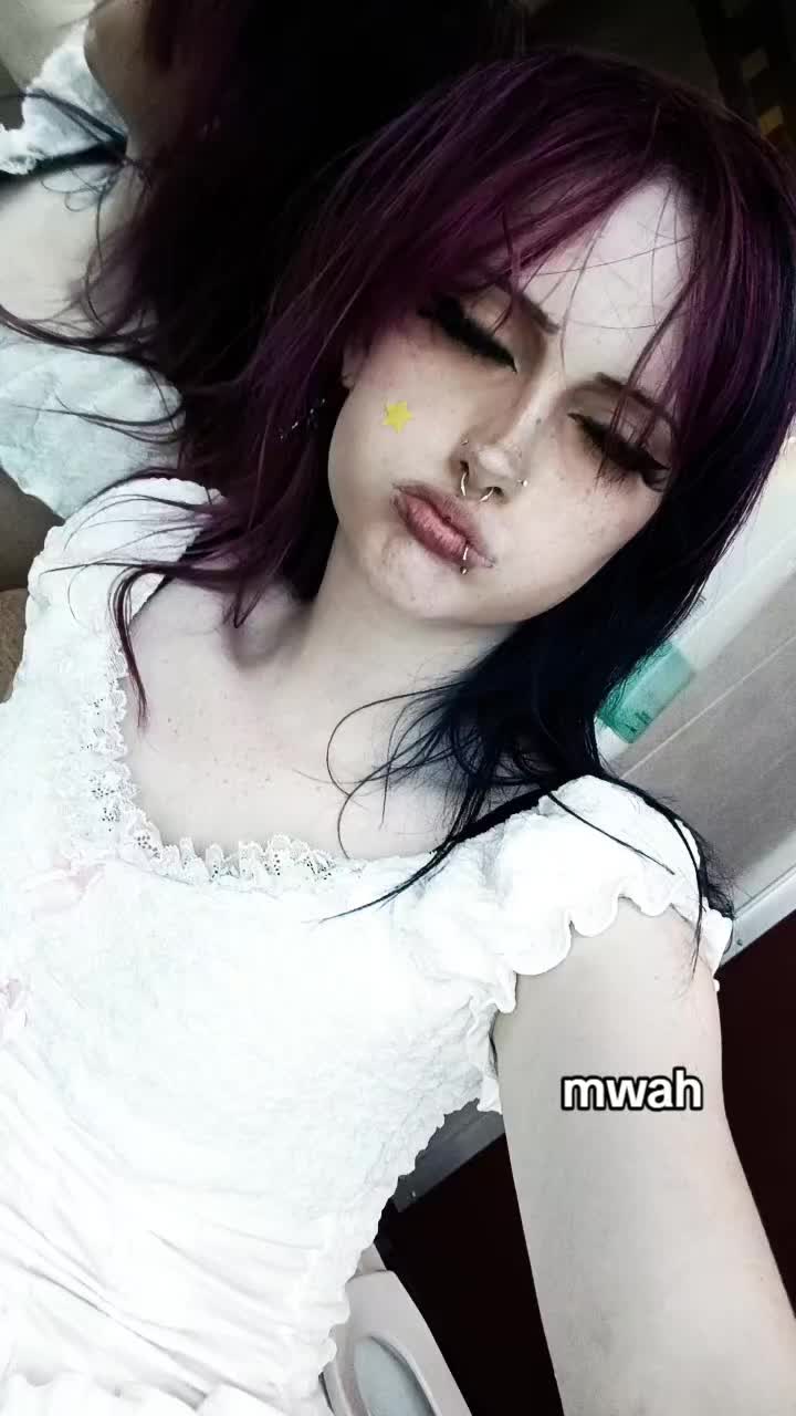 @𖣂