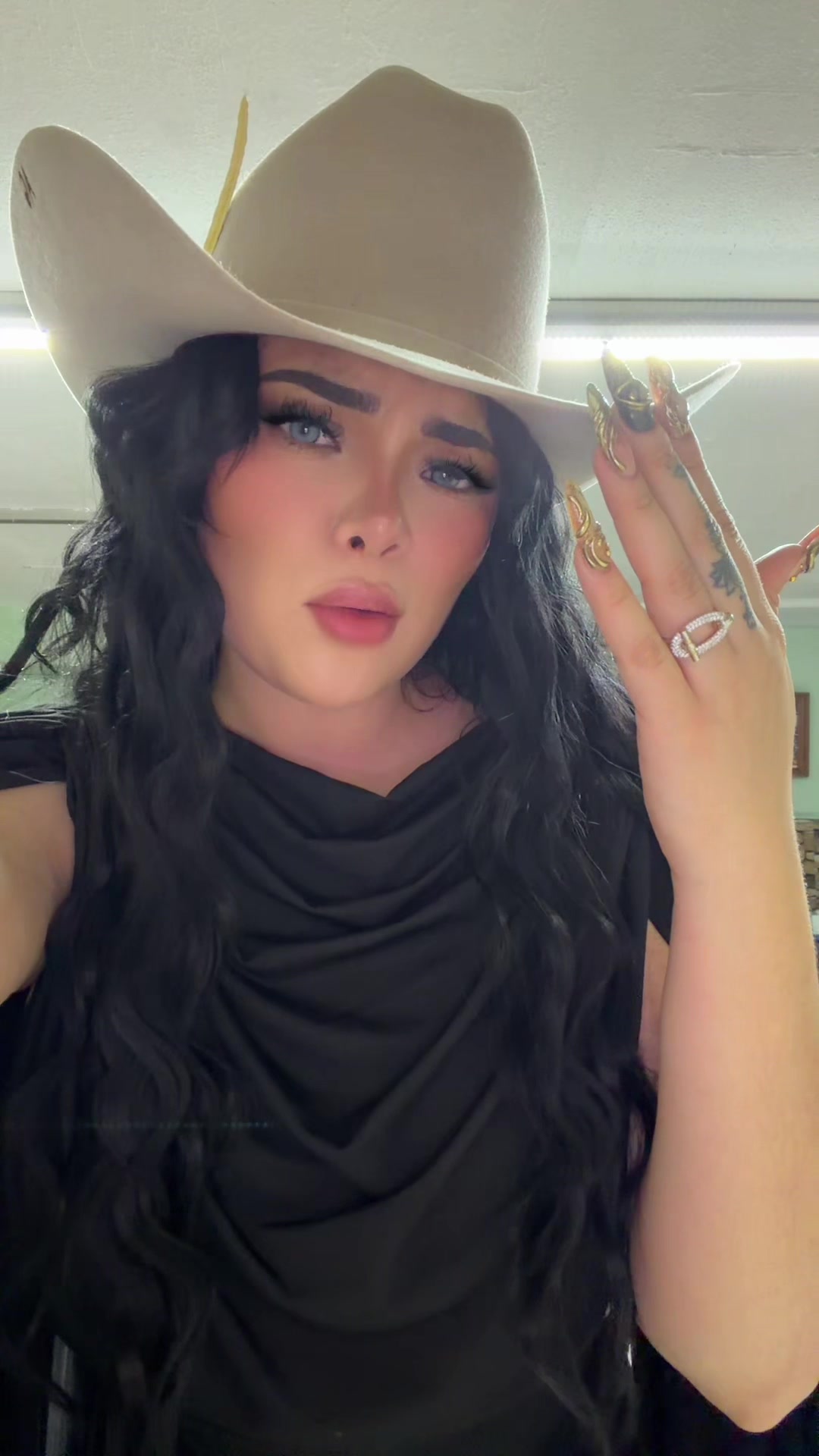 @👑 𝐻𝒶𝓇𝓁𝑒𝓎 👸🏻