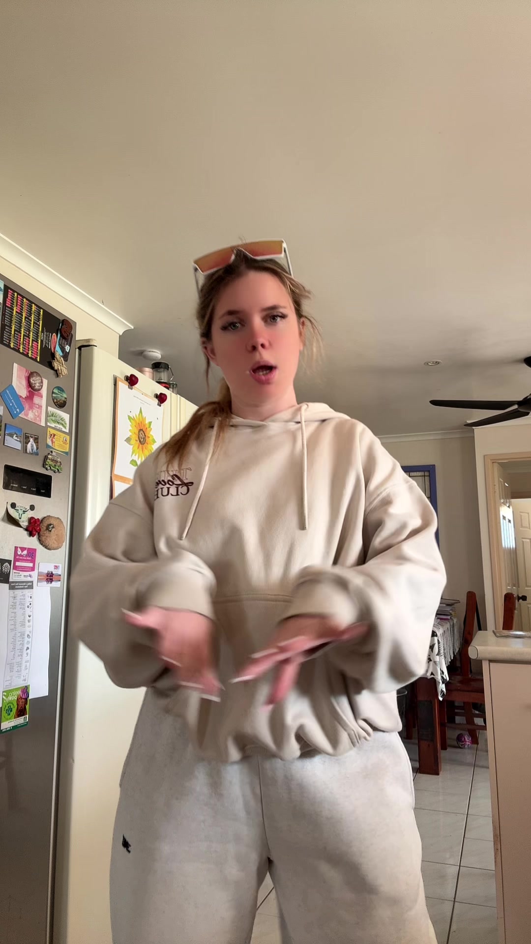 @Em𑣲