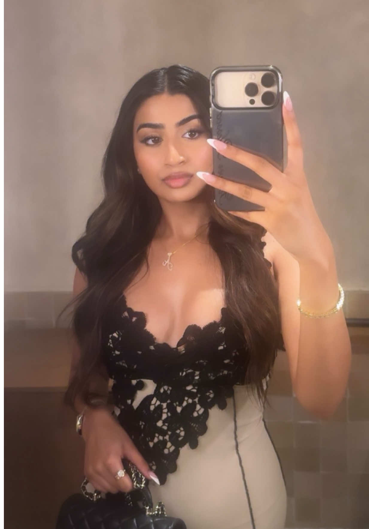 @akshileya