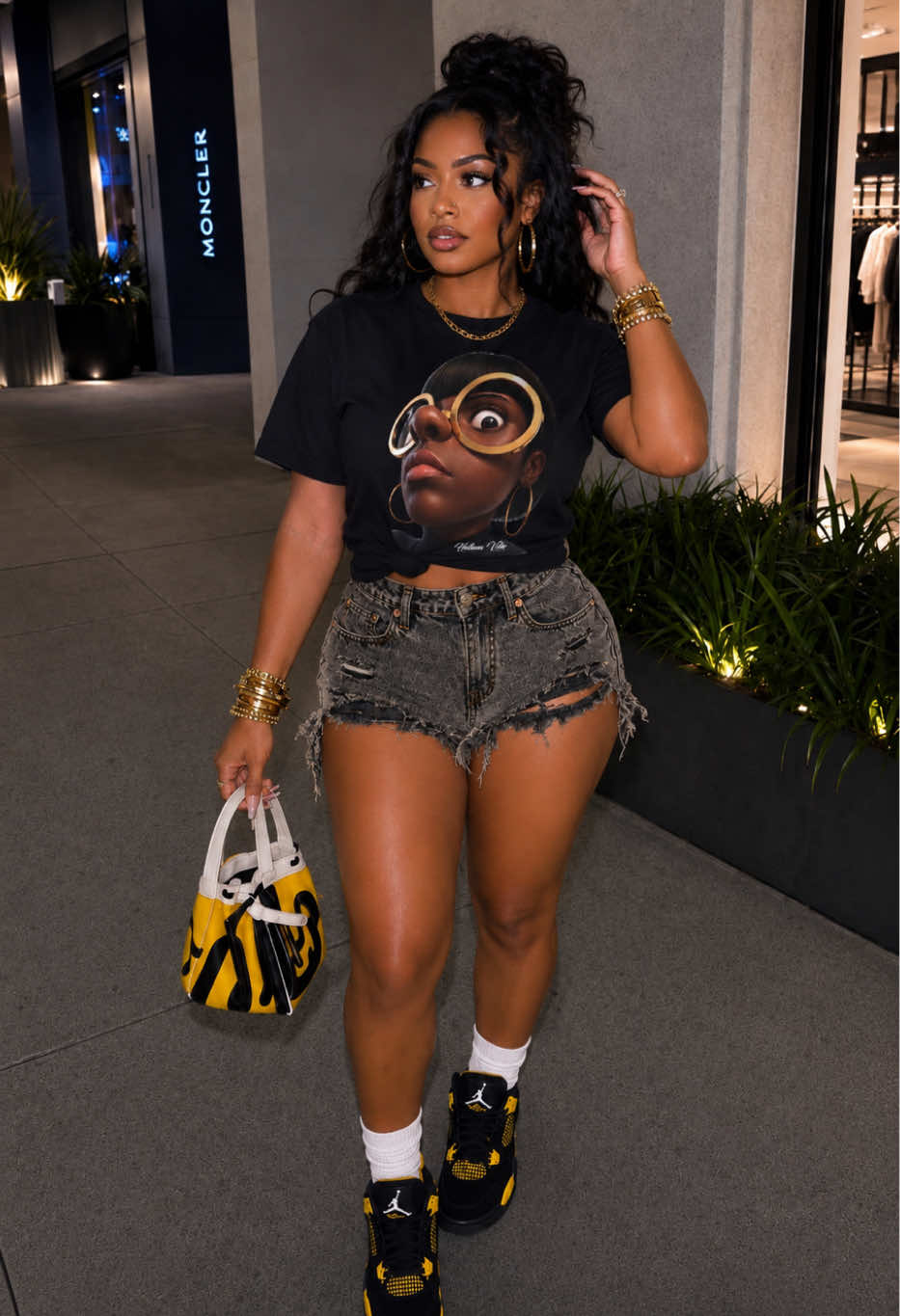 @HelluvaVibe|StatementFashion™️
