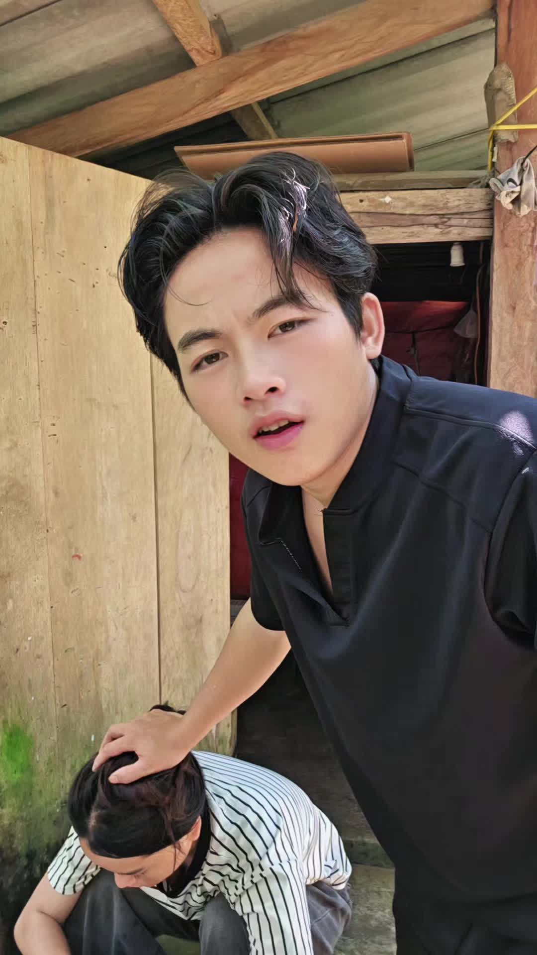 @HO&Agrave;NG VĂN T&Uacute;
