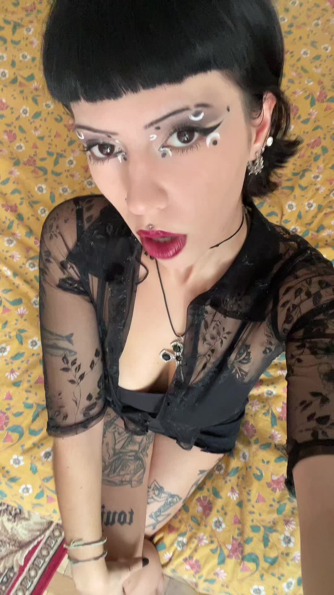 @Julia 🩴🫦