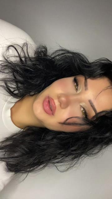 @L A U R A “ 🕷️