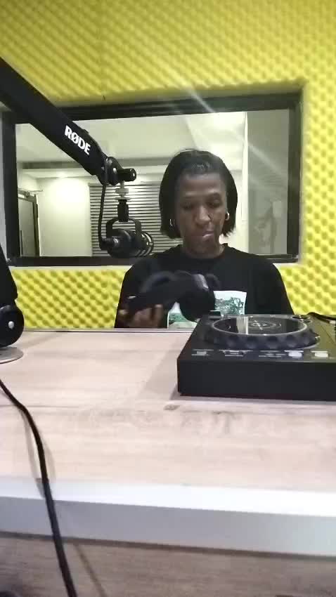@Nqanqa