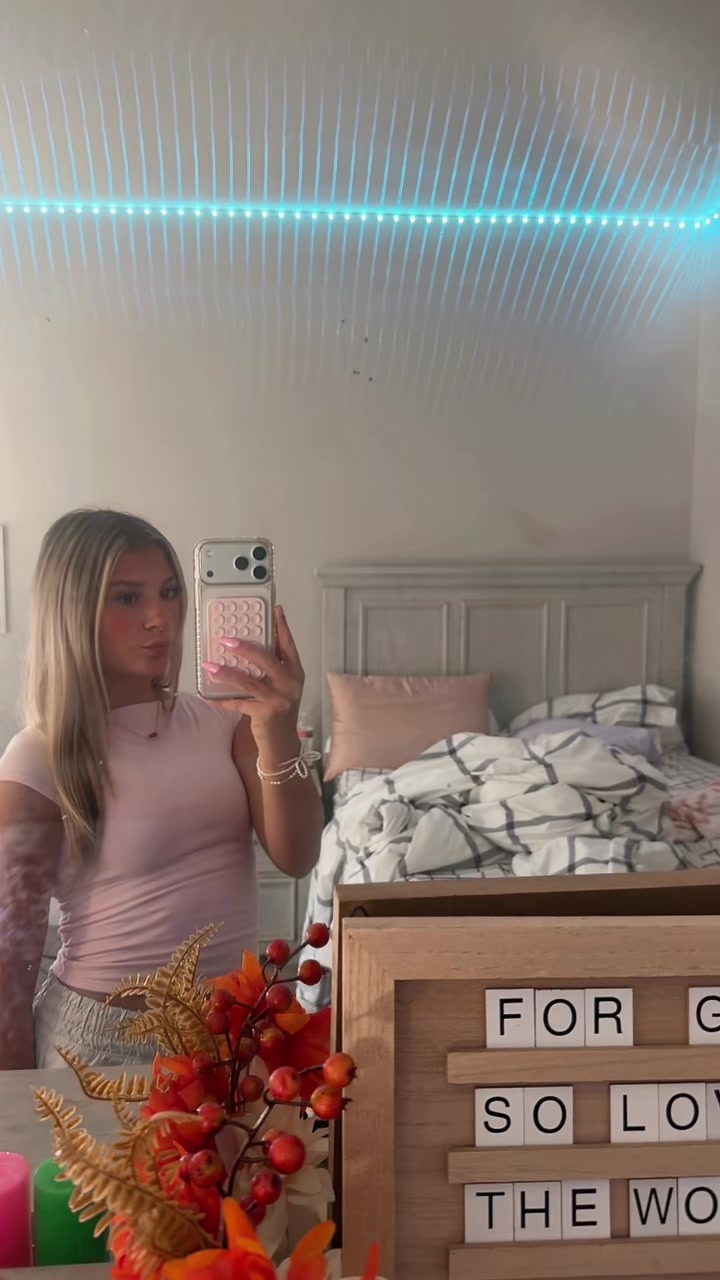 @S O P H 🩷🍭🪽🦄