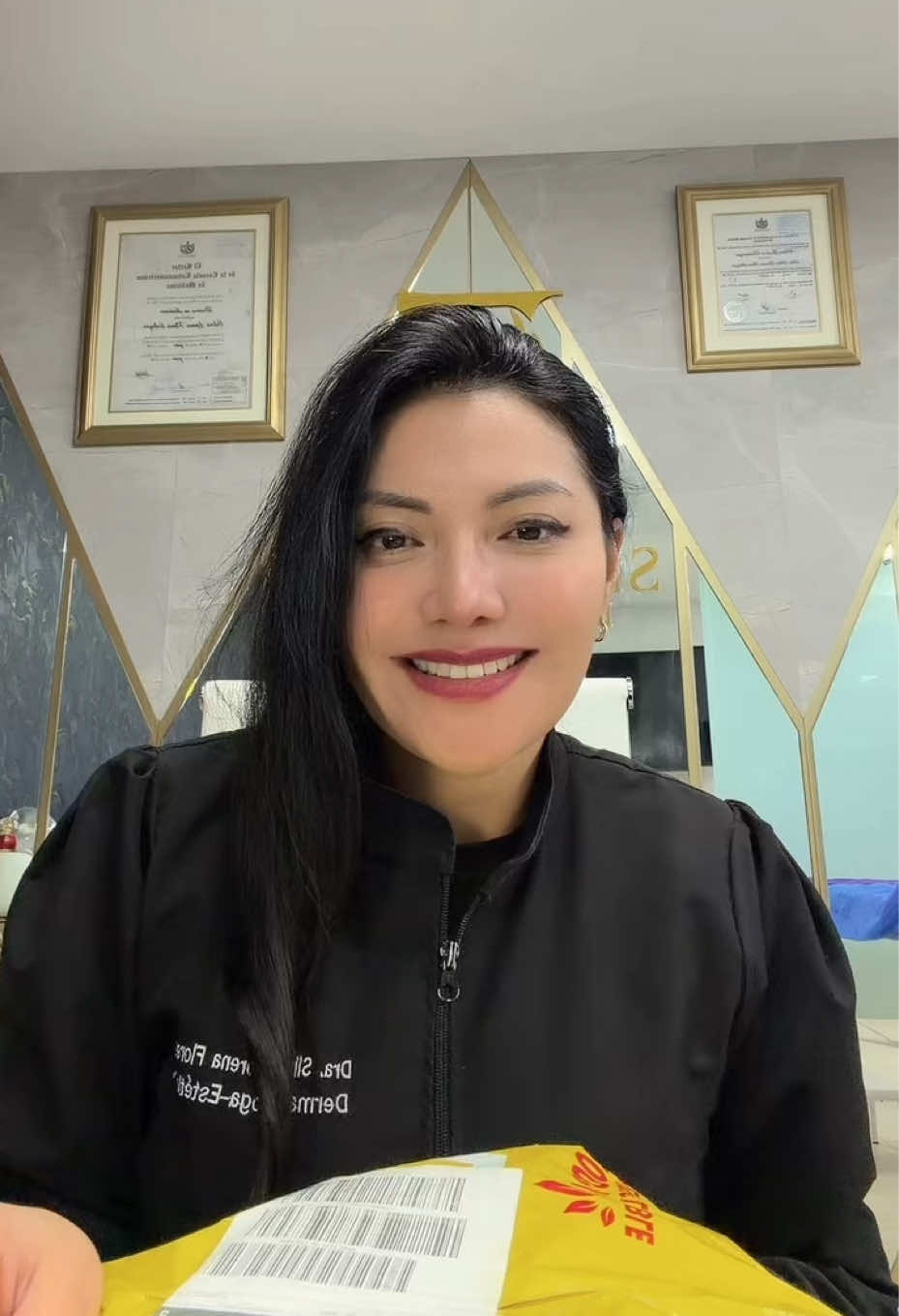 @Dra Silvia Lorena FLORES derma