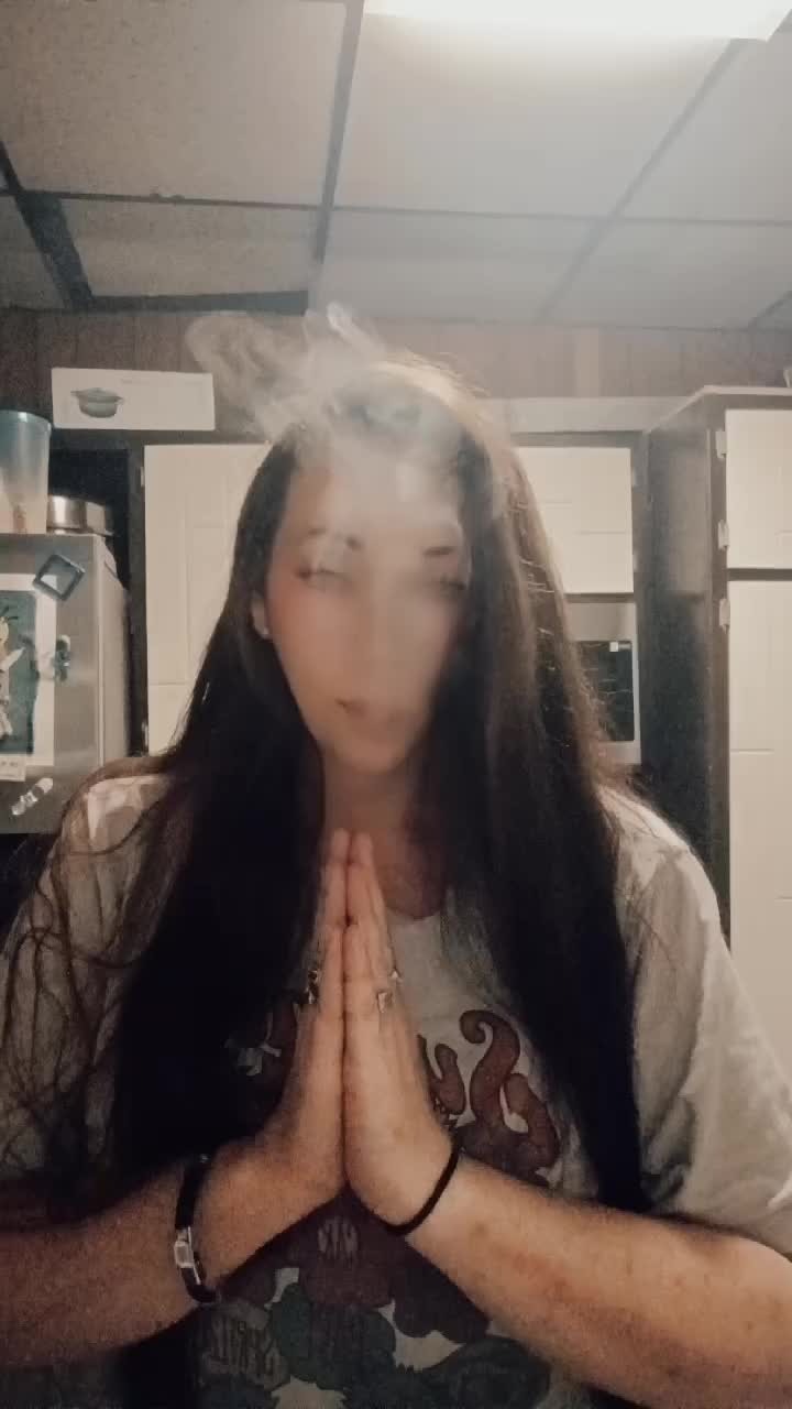 @BeautifulHotmess