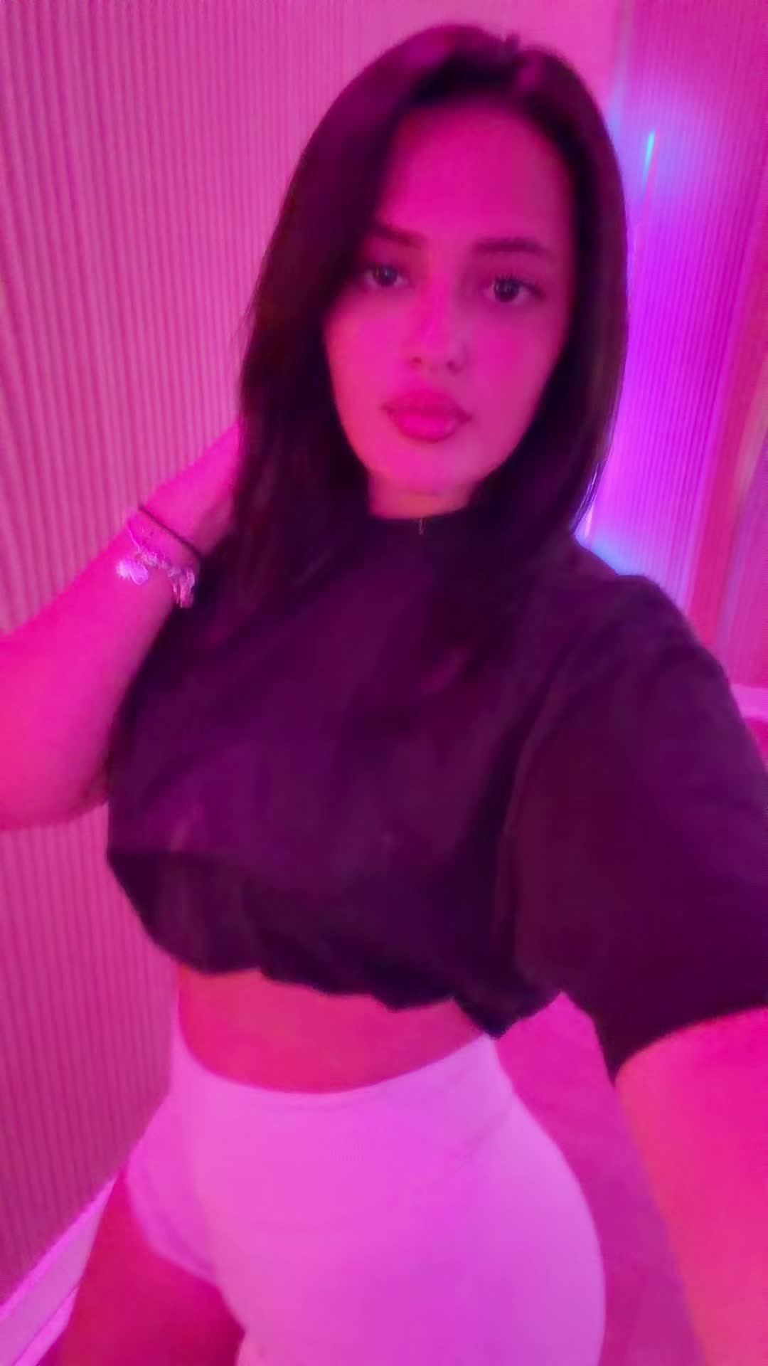 @moreofarii