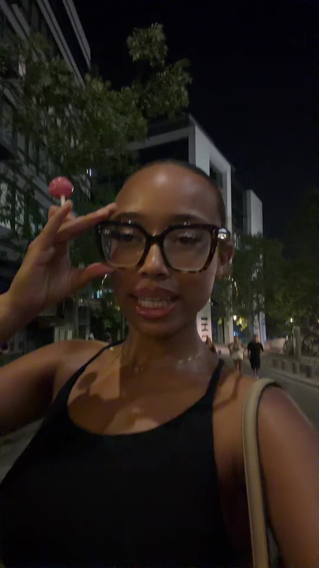 @👩🏽🦱
