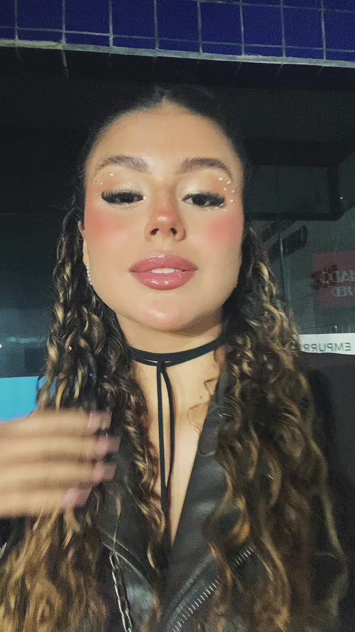 @lyvia.00