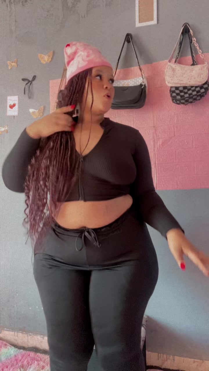 @Plus size hun ๐๐